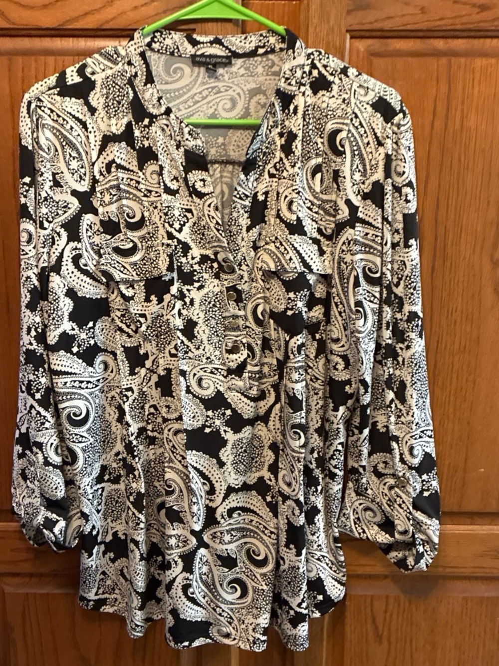 Ava & Grace Black and White Paisley V-Neck Blouse w/pockets size XL